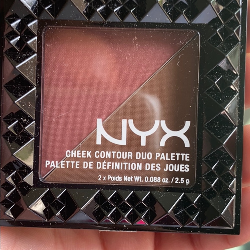 NYX cheek contour Pallet in Wine and Dine